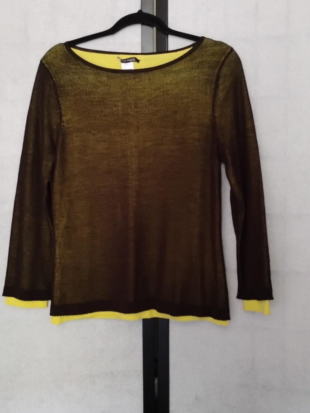 Anne Klein- Very Unique, Elegant Top, Never Been Worn -  Medium